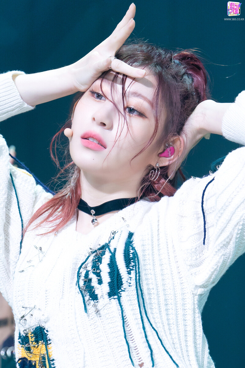 211010 ITZY - 'LOCO' at Inkigayo documents 7