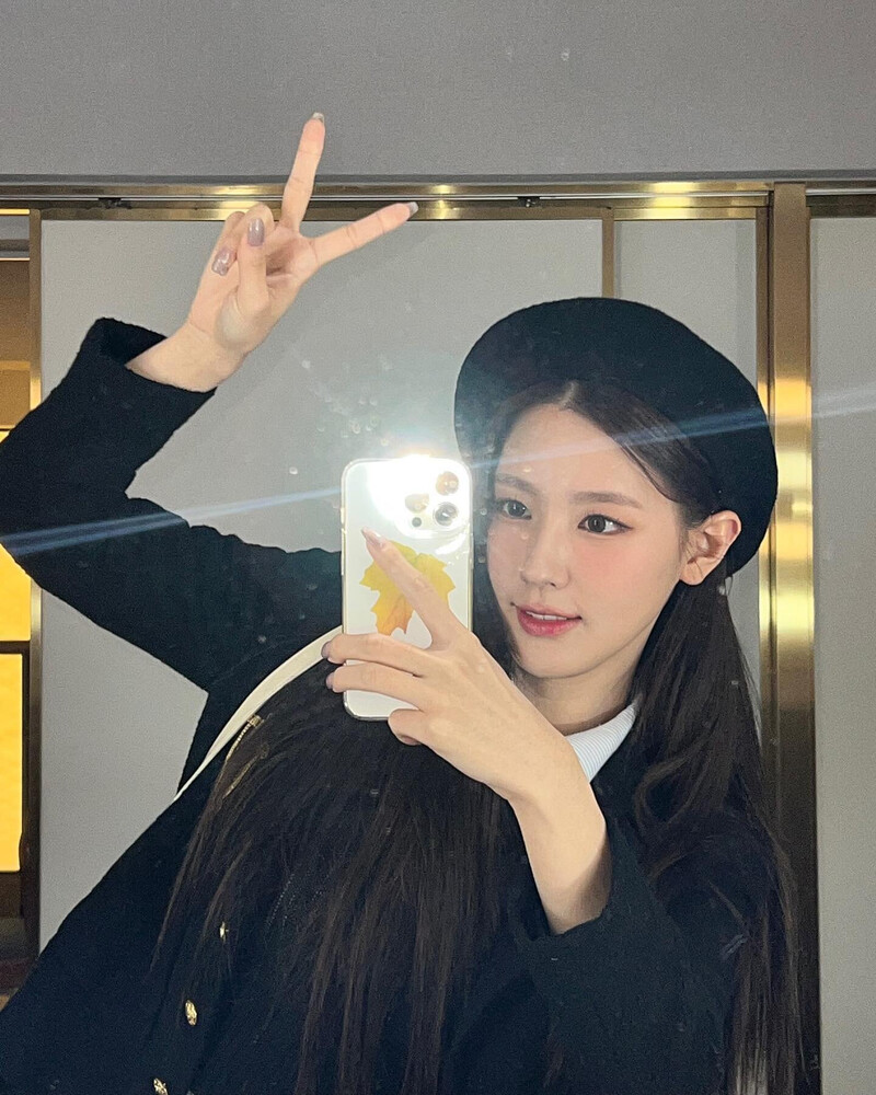 211116 (G)I-DLE Miyeon Instagram Update documents 5