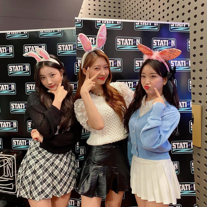 220629 StationZ89.1 Instagram Update - Sumin's STAYZ w/ Guests Sihyeon of EVERGLOW and Yeju of ICHILLIN documents 1