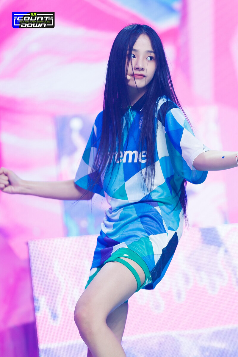 220811 NewJeans Minji 'Attention' at M Countdown documents 7