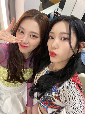 220330 Rocket Punch Twitter Update - Suyun & Yunkyoung