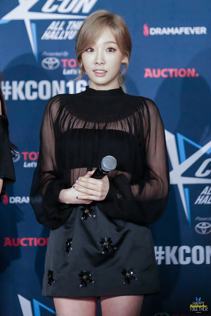 160731 Girls' Generation Taeyeon at KCON in LA documents 6