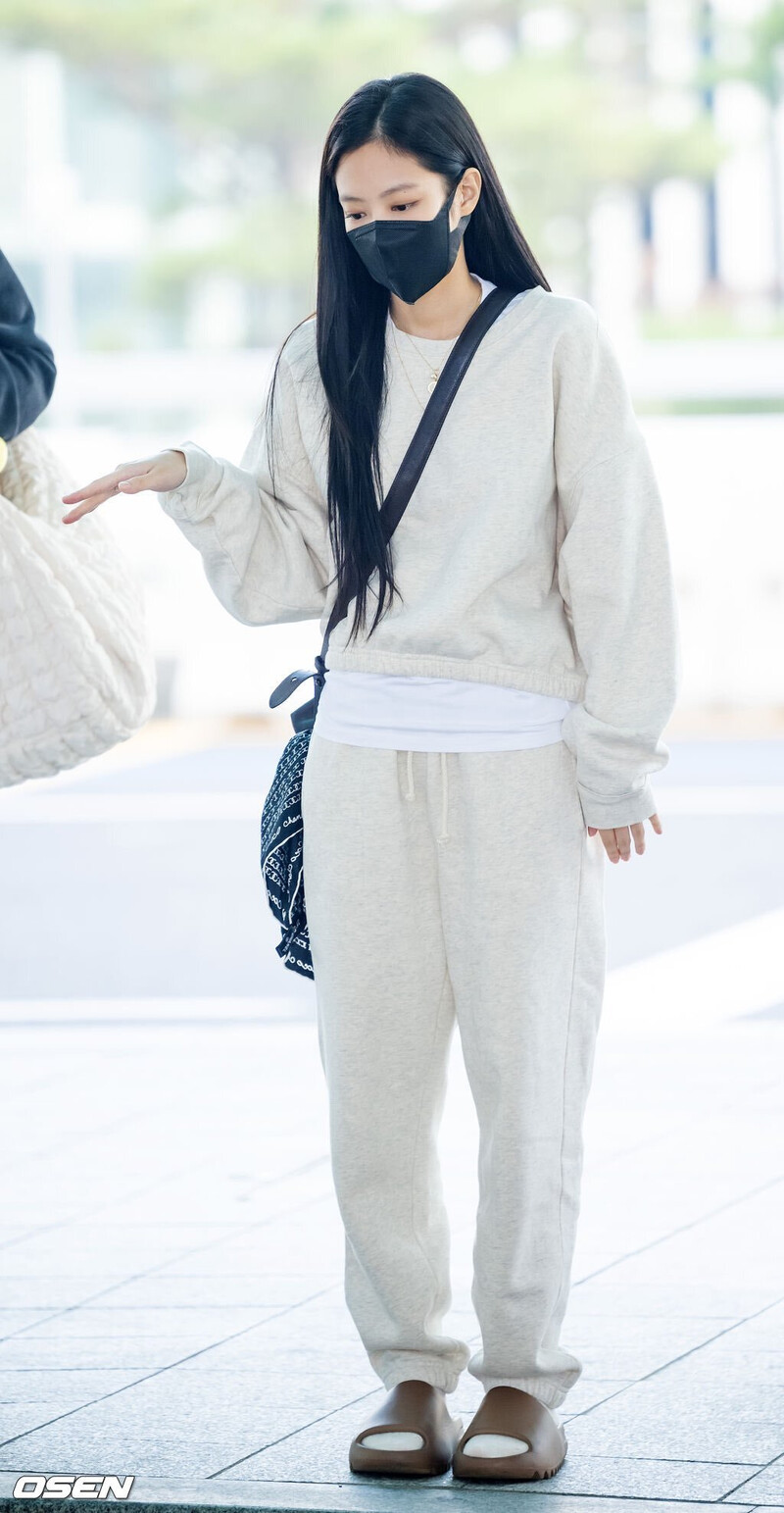 221021 BLACKPINK Jennie - ICN Airport Departure | kpopping