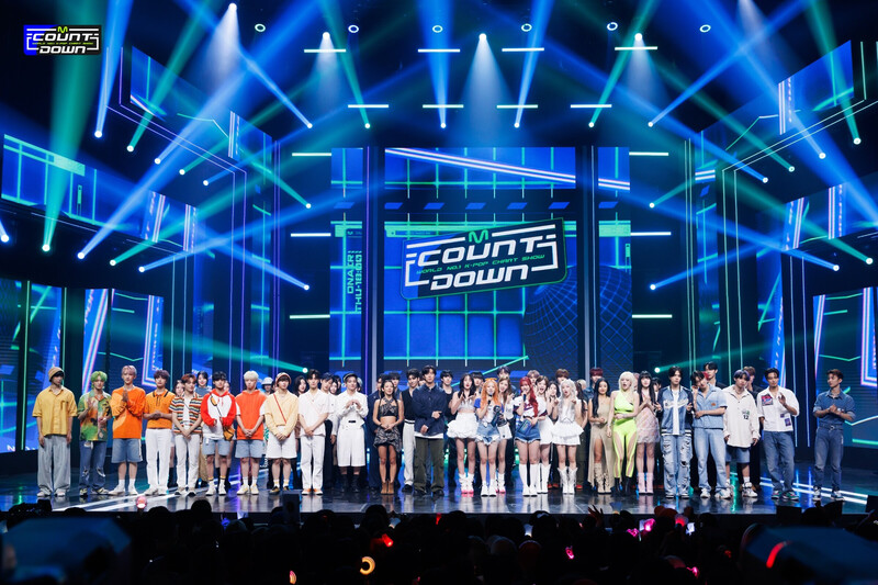 230824 STAYC Sieun & Isa - Special MCs at M COUNTDOWN documents 26