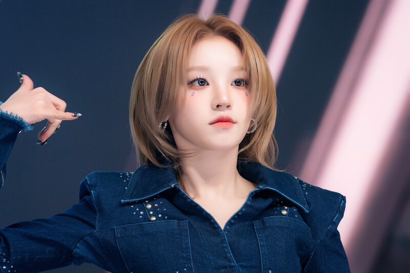 240204 (G)I-DLE Yuqi - 'Super Lady' at Inkigayo documents 5