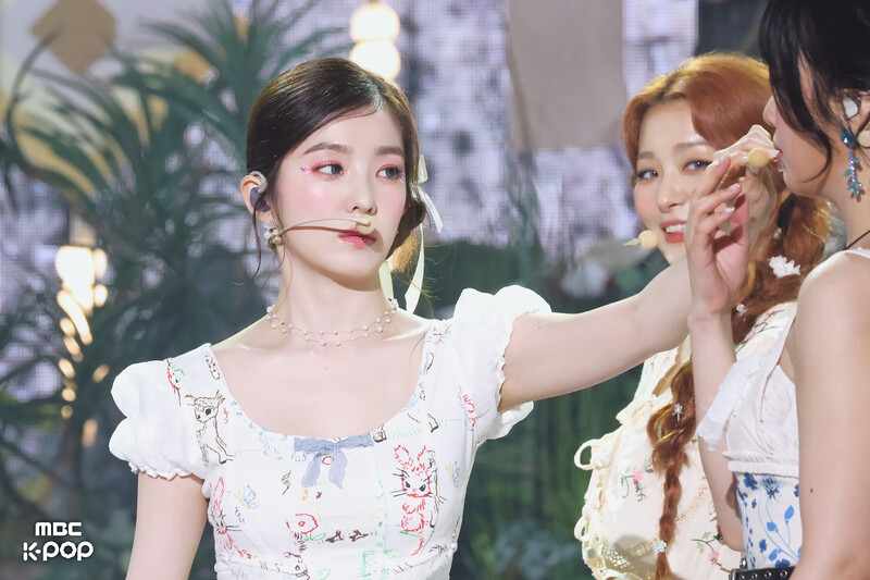 240706 Red Velvet - 'Cosmic' at Music Core documents 5