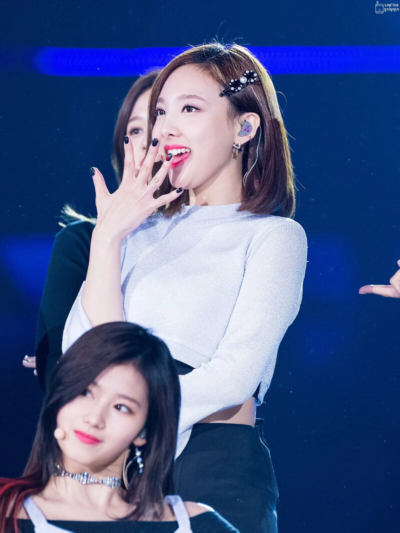 Nayeon_Cleaner CyVCIrgUsAAfpng  20161128.jpg