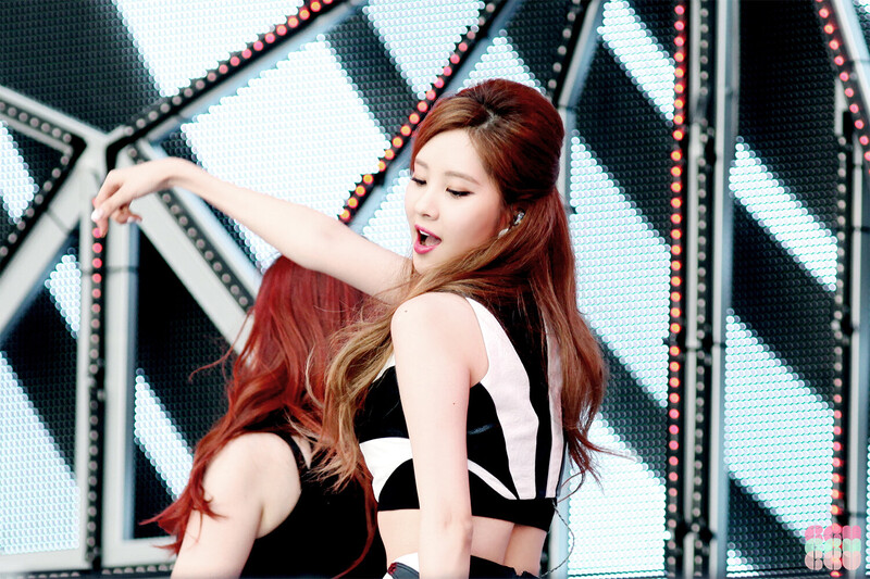 140815 Girls' Generation Seohyun at SMTOWN in Seoul documents 12