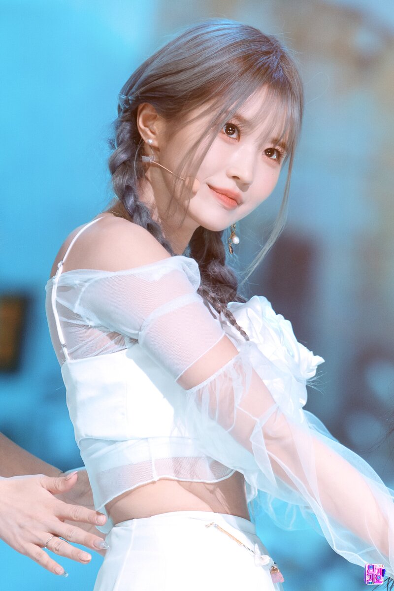 220717 fromis_9 Hayoung - 'Stay This Way' at SBS Inkigayo documents 3