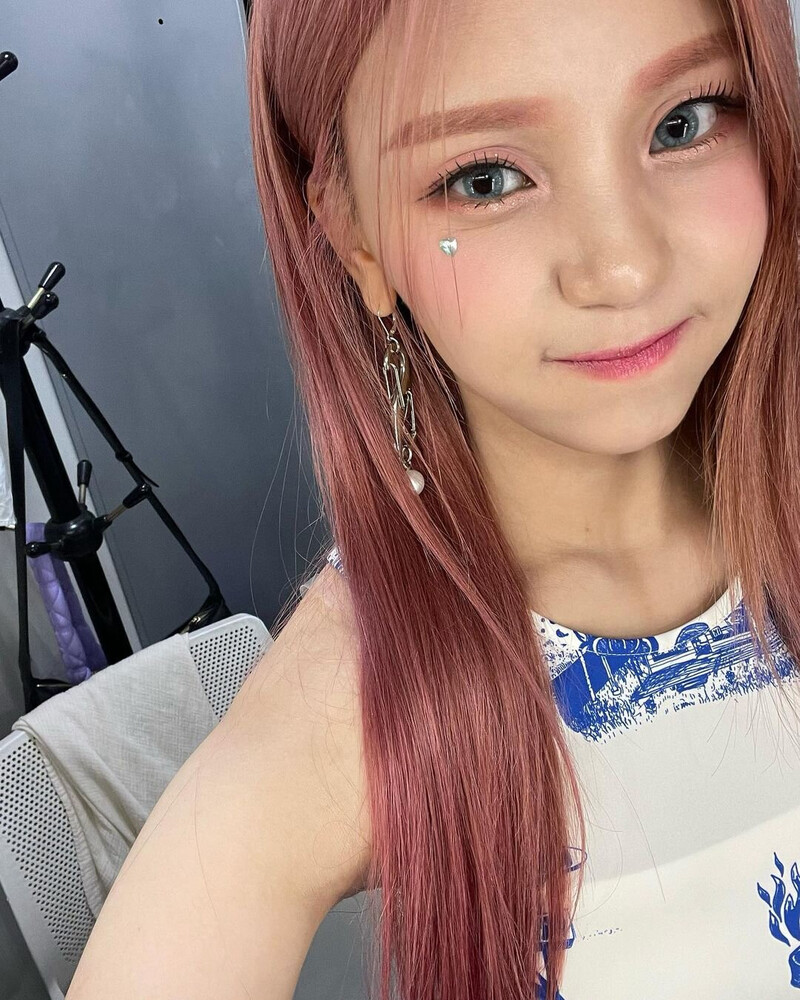 220720 VIVIZ Umji Instagram update documents 1