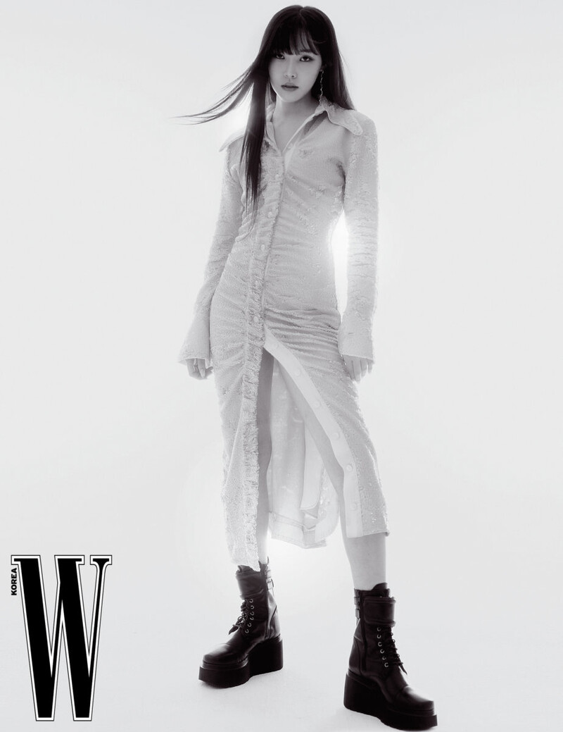 YUJU for W Korea August Issue 2022 documents 3