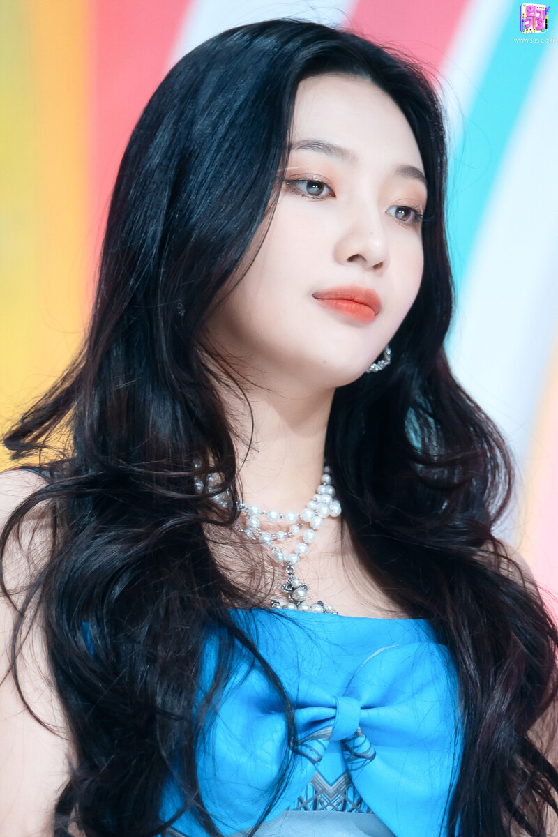 210822 Red Velvet - 'Queendom' at Inkigayo documents 13