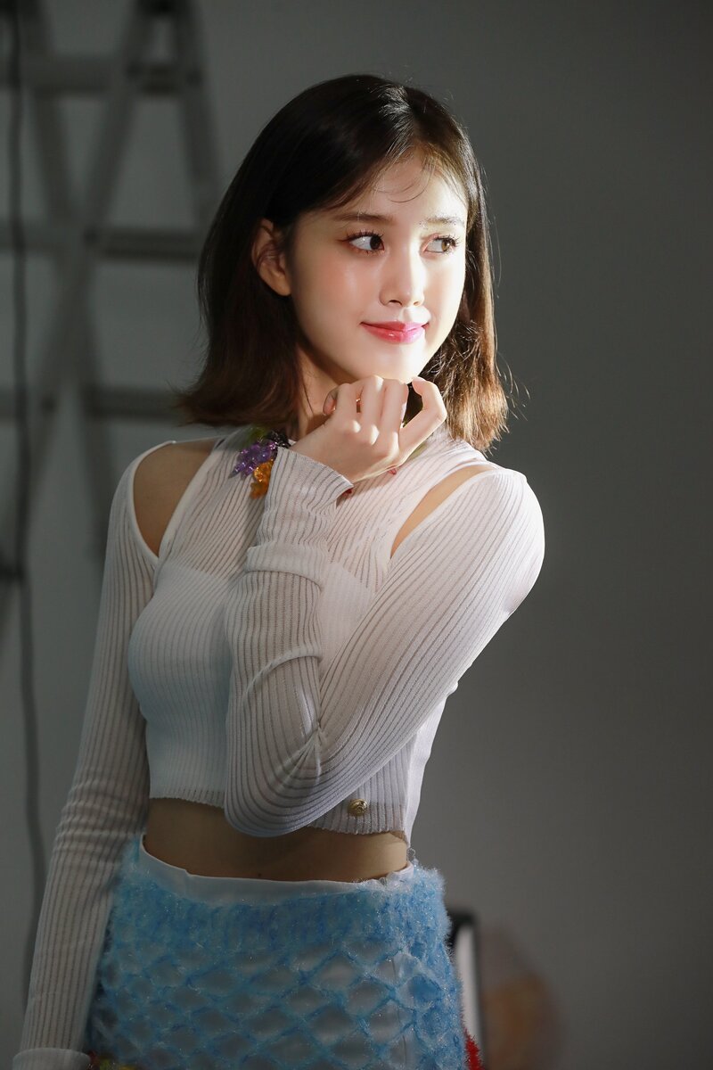 220718 High Up Naver Post - STAYC 'WE NEED LOVE' Jacket Shoot documents 10