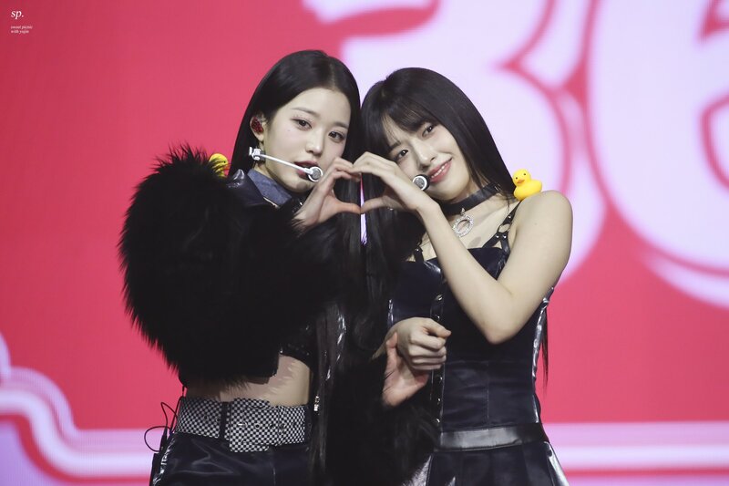 230212 IVE Wonyoung & Yujin - The First Fan Concert 'The Prom Queens' Day 2 documents 2