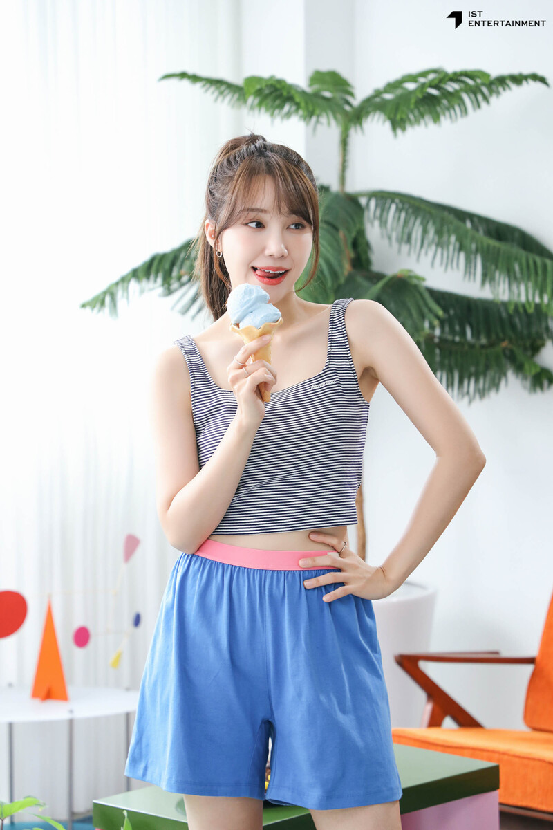 230612 IST Naver post- EUNJI 'Nareun Lookbook'  behind documents 13