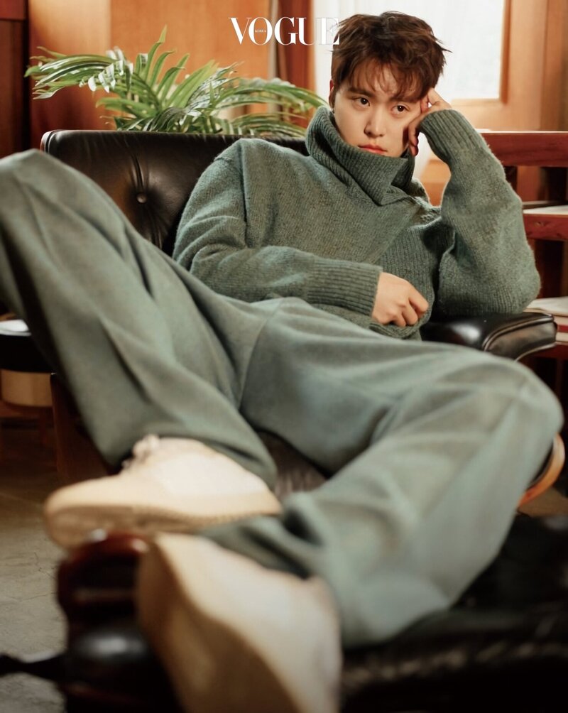 GONG MYUNG for VOGUE Korea Dec Issue 2021 documents 5