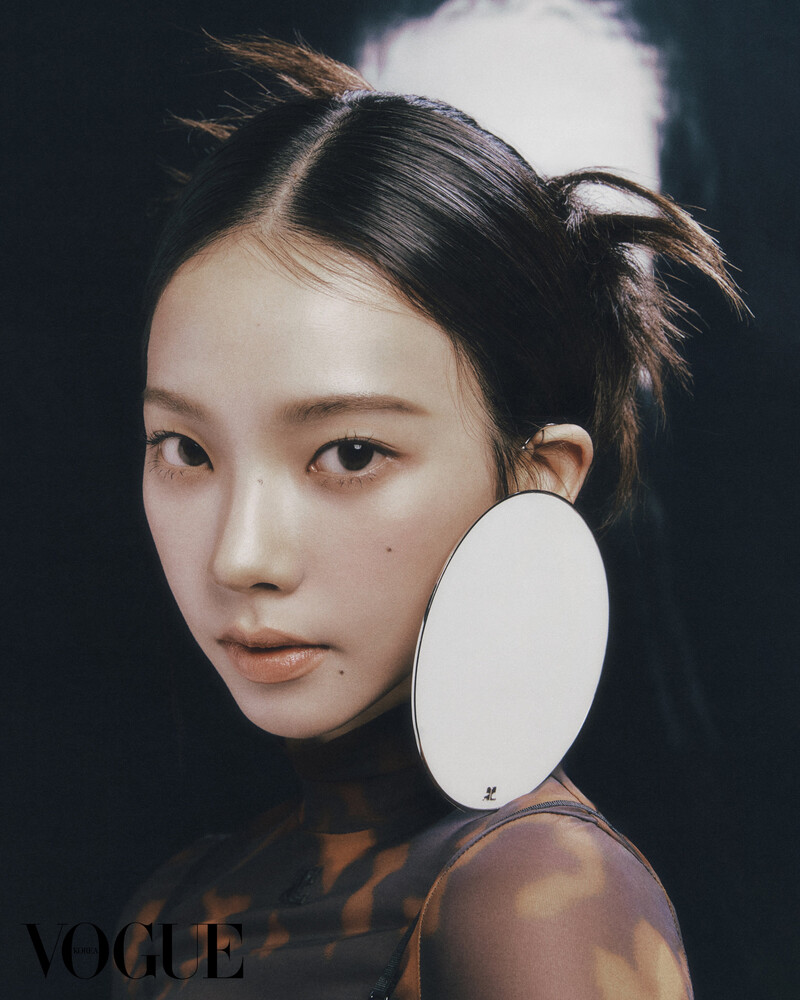 KARINA x COURREGES 'MY UNIVERSE' for VOGUE KOREA documents 6