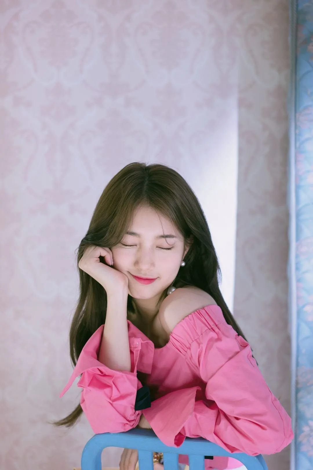 Suzy Starcast 2018 Season greetings | kpopping