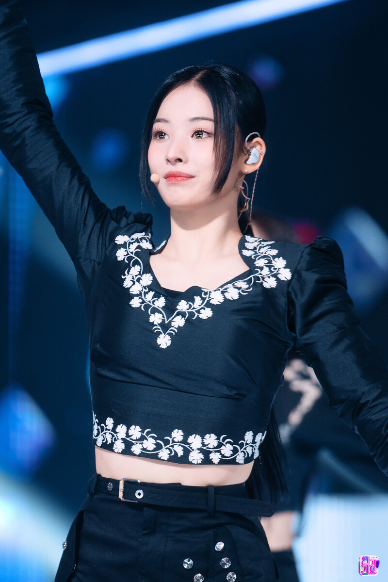 221009 NMIXX Jinni - 'DICE' at Inkigayo documents 1