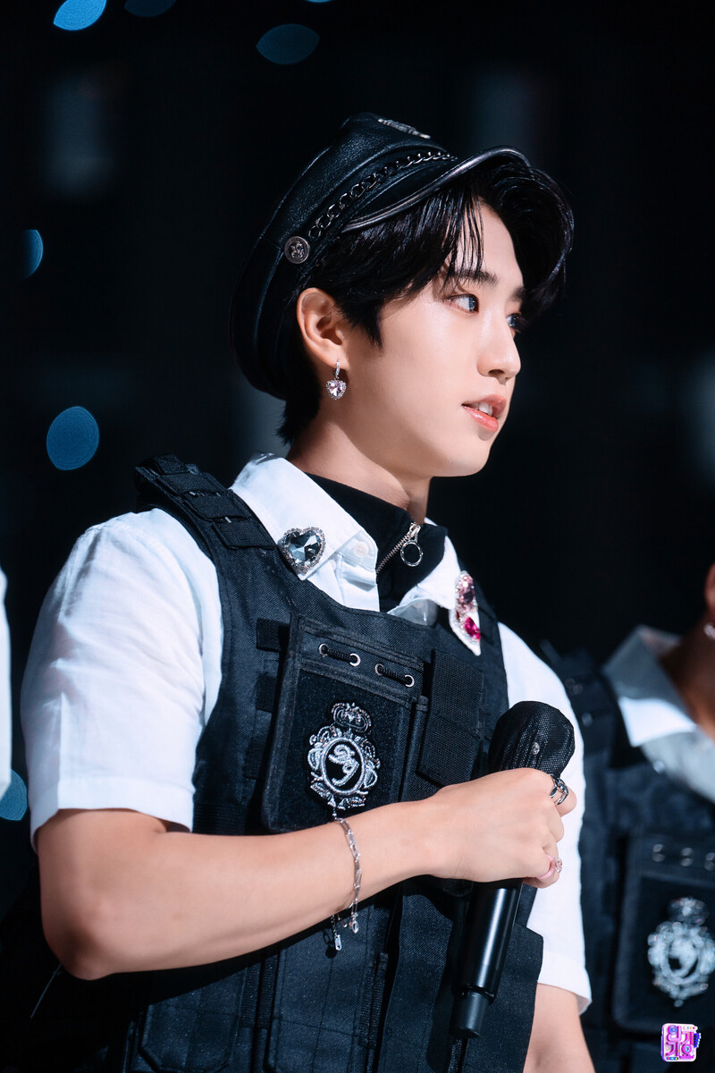 221023 StrayKids Han - 'CASE 143' at Inkigayo documents 11