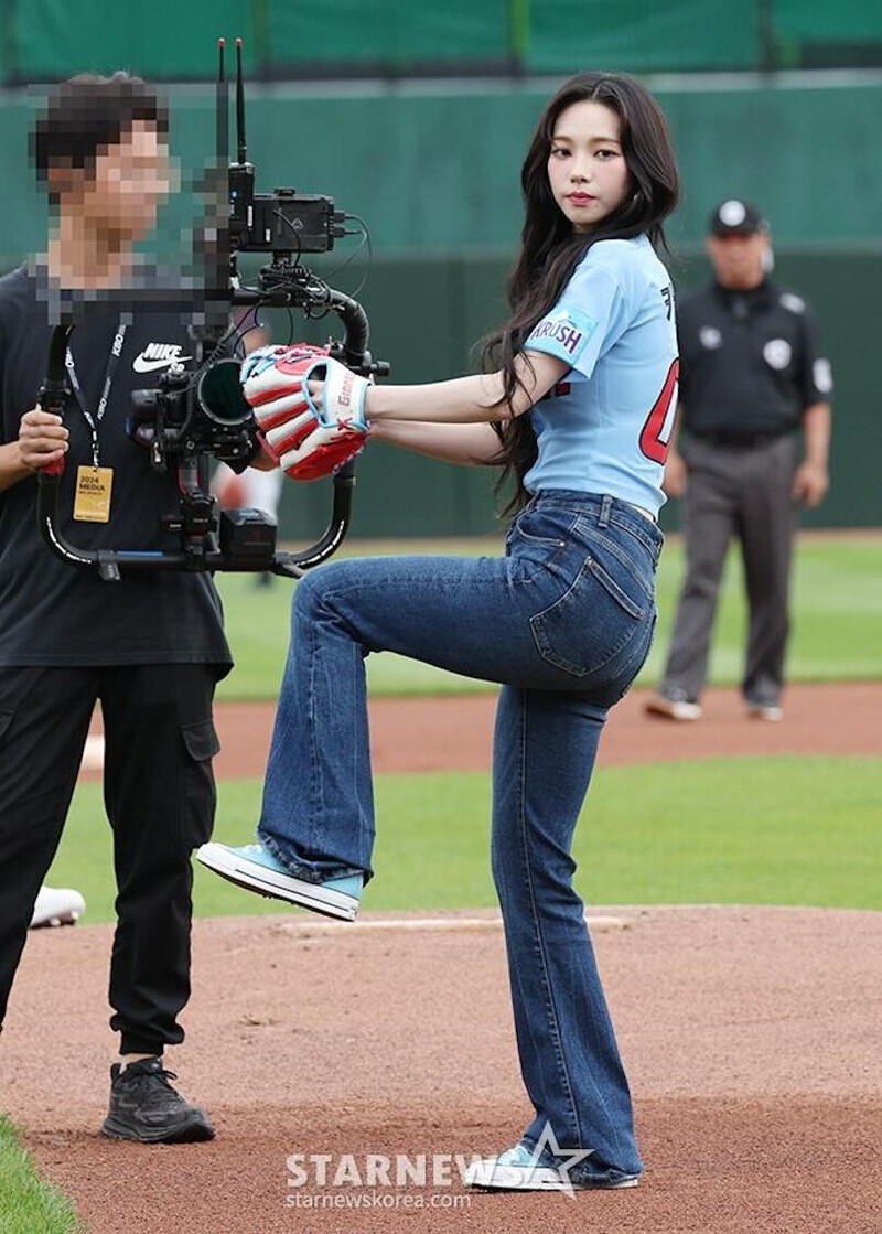 240609 - KARINA First Pitch for Lotte Giants at Sajik Stadium in Busan documents 5