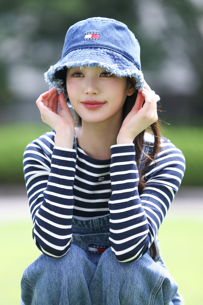 241009 Starship Entertainment Naver Post with IVE Wonyoung - Tommy Jeans Photoshoot Behind documents 7