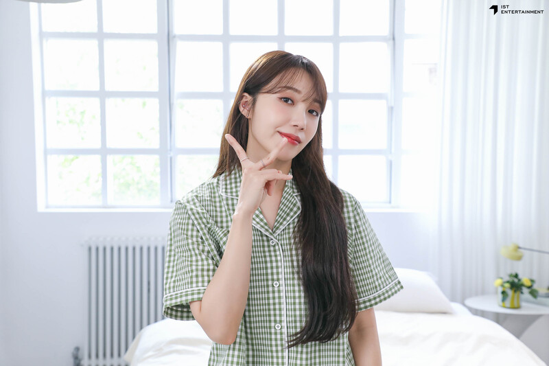 230612 IST Naver post- EUNJI 'Nareun Lookbook'  behind documents 18