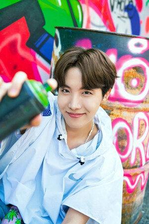 「6th ARMY ZIP」 BTS Cinema Interview & Gallery // "Hope-boy Who Loved Army" by actor Jung Hoseok