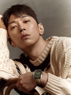 GRAY for NOBLESSE MEN x LONGINES WATCHES January Issue 2022