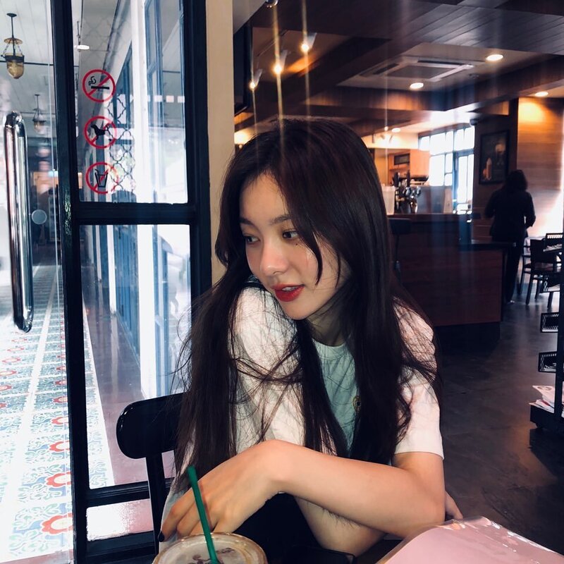 221014 BVNDIT Yiyeon Instagram Update | kpopping