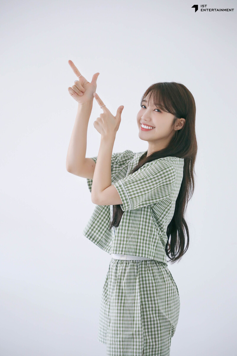 230612 IST Naver post- EUNJI 'Nareun Lookbook'  behind documents 26