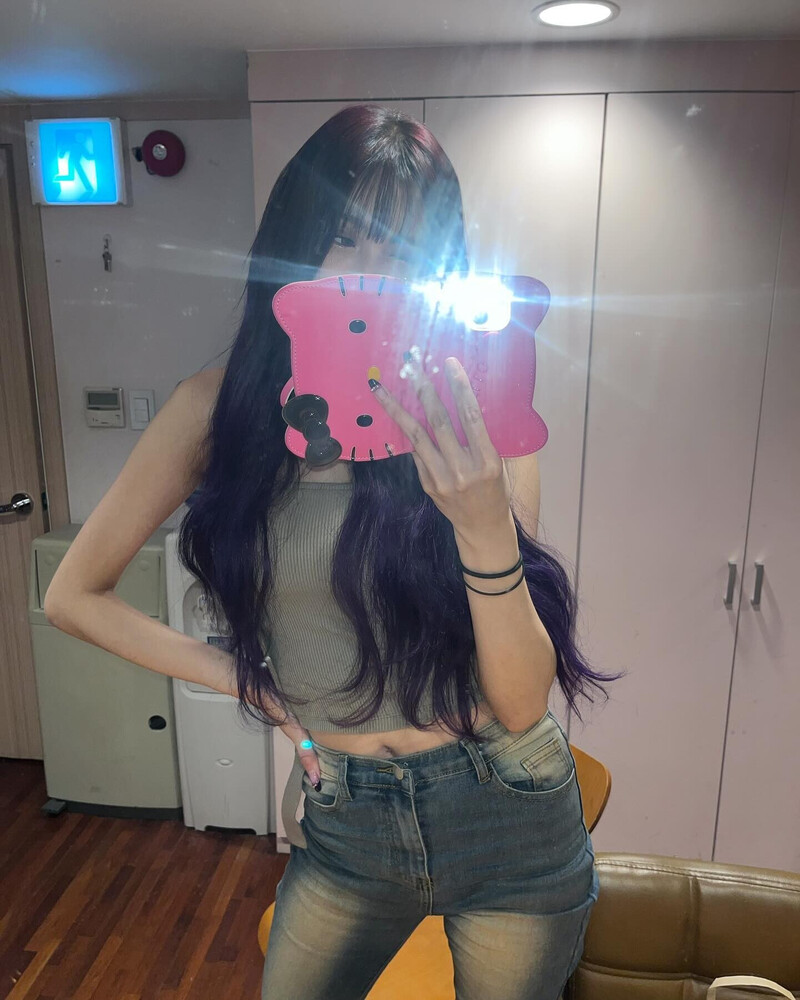 240804 EVERGLOW Aisha Instagram Update documents 3