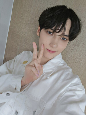 241109 - TXT Members Twitter Update with HUENING KAI