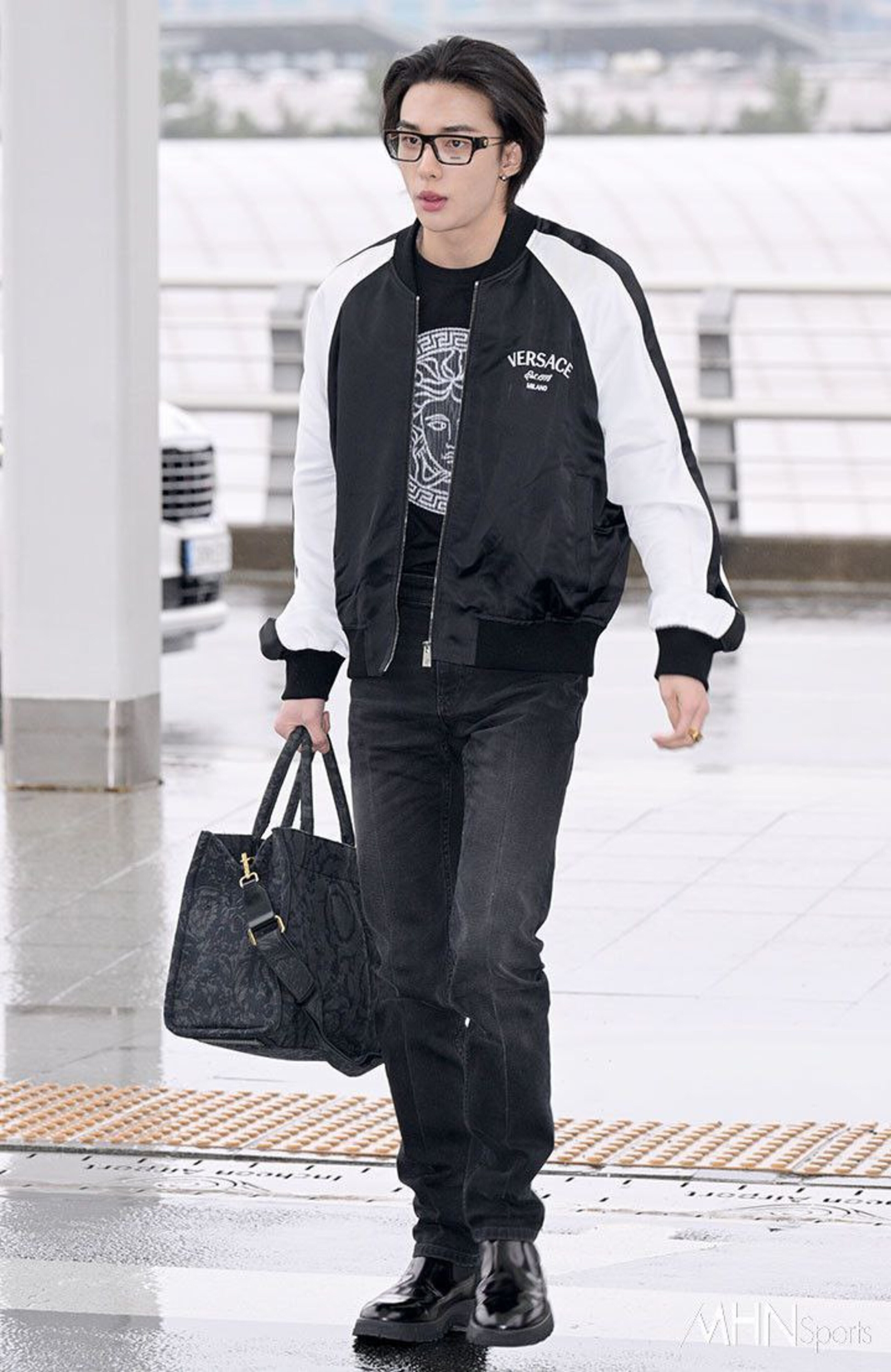 240221 HYUNJIN - ICN Airport | kpopping