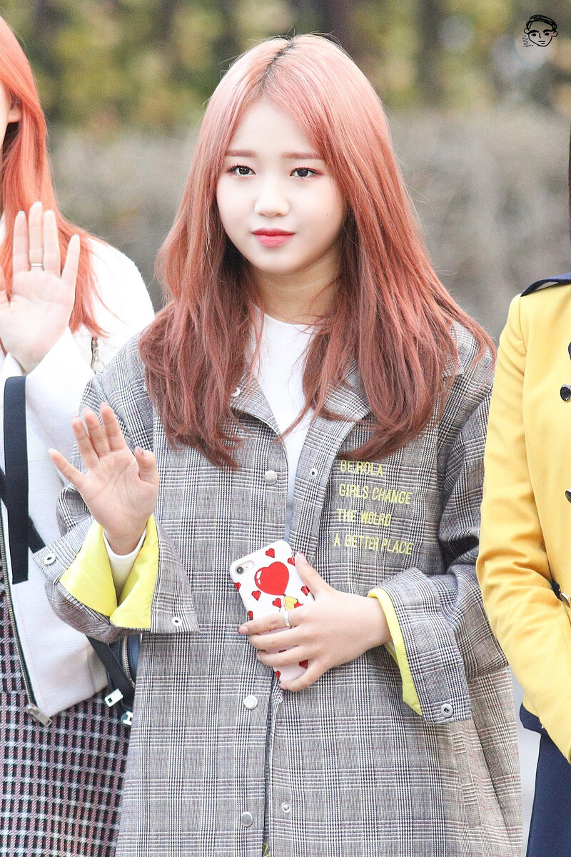 180309 Weki Meki Yoojung at Music Bank documents 2