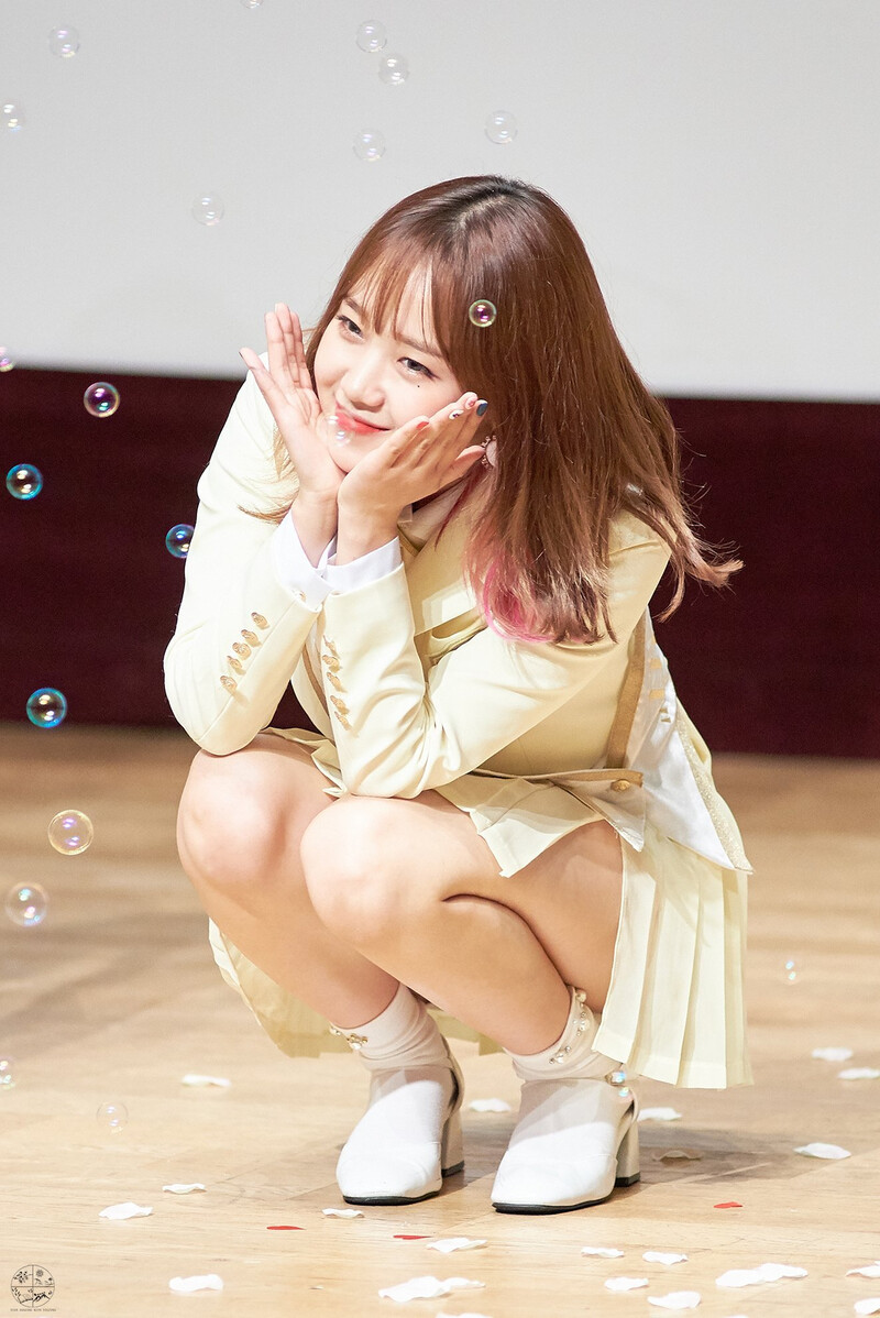 190608 Weki Meki Yoojung at 'LOCK END LOL' Fansign documents 7