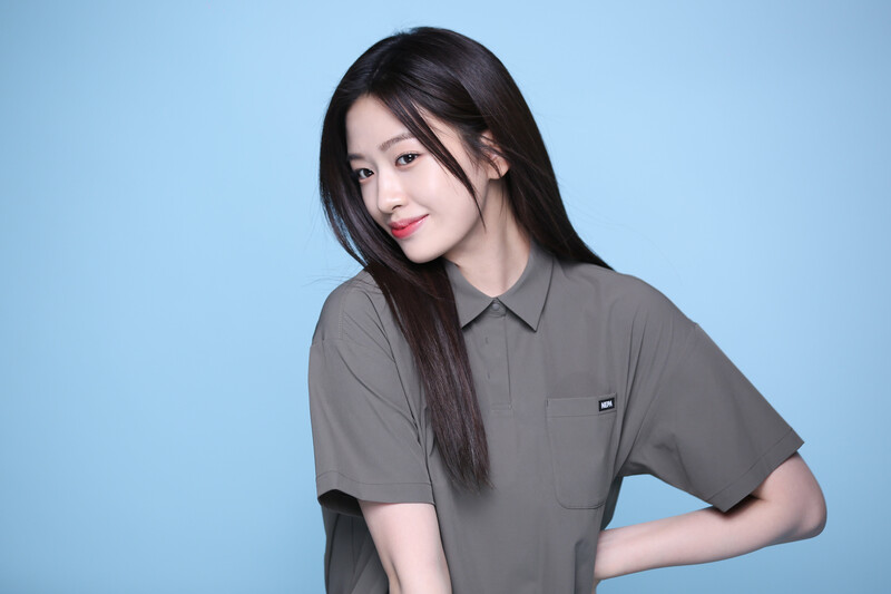 230310 Starship Naver - IVE Yujin - 'NEPA' Ad Shoot Behind documents 4