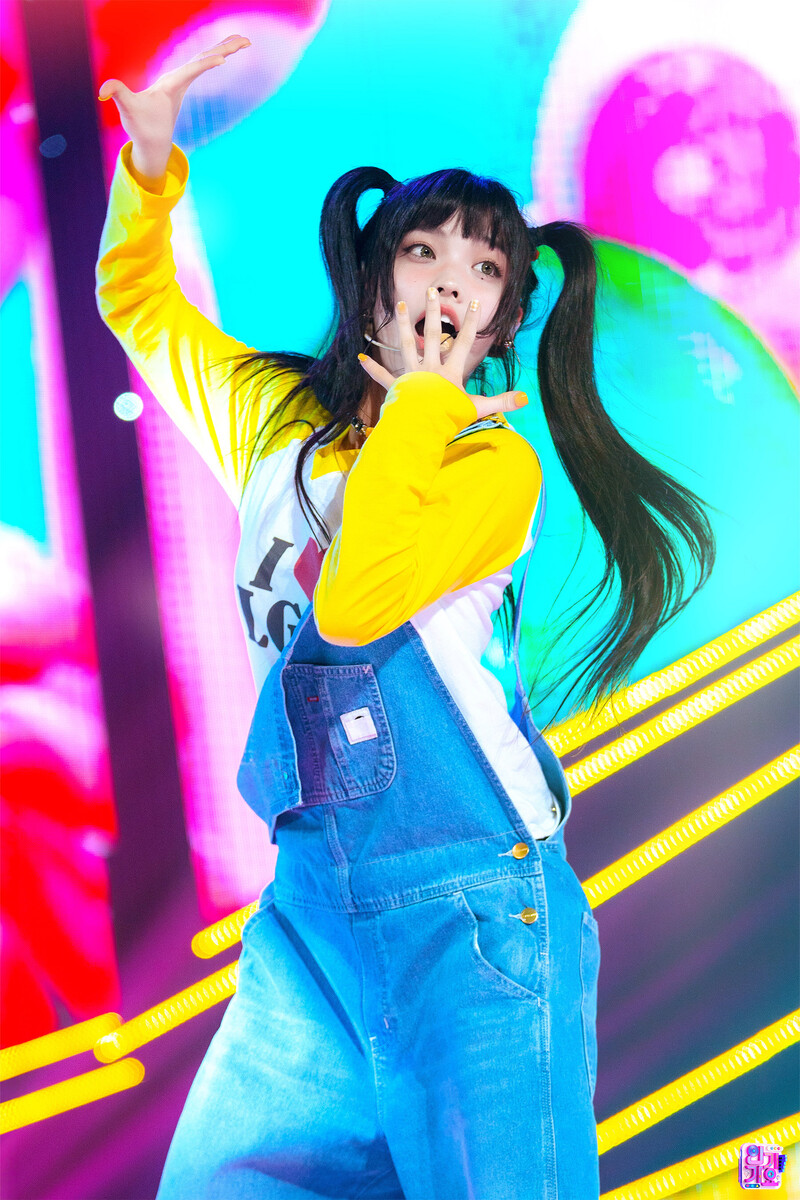 240421 ILLIT Iroha - 'Lucky Girl Syndrome' at Inkigayo documents 3