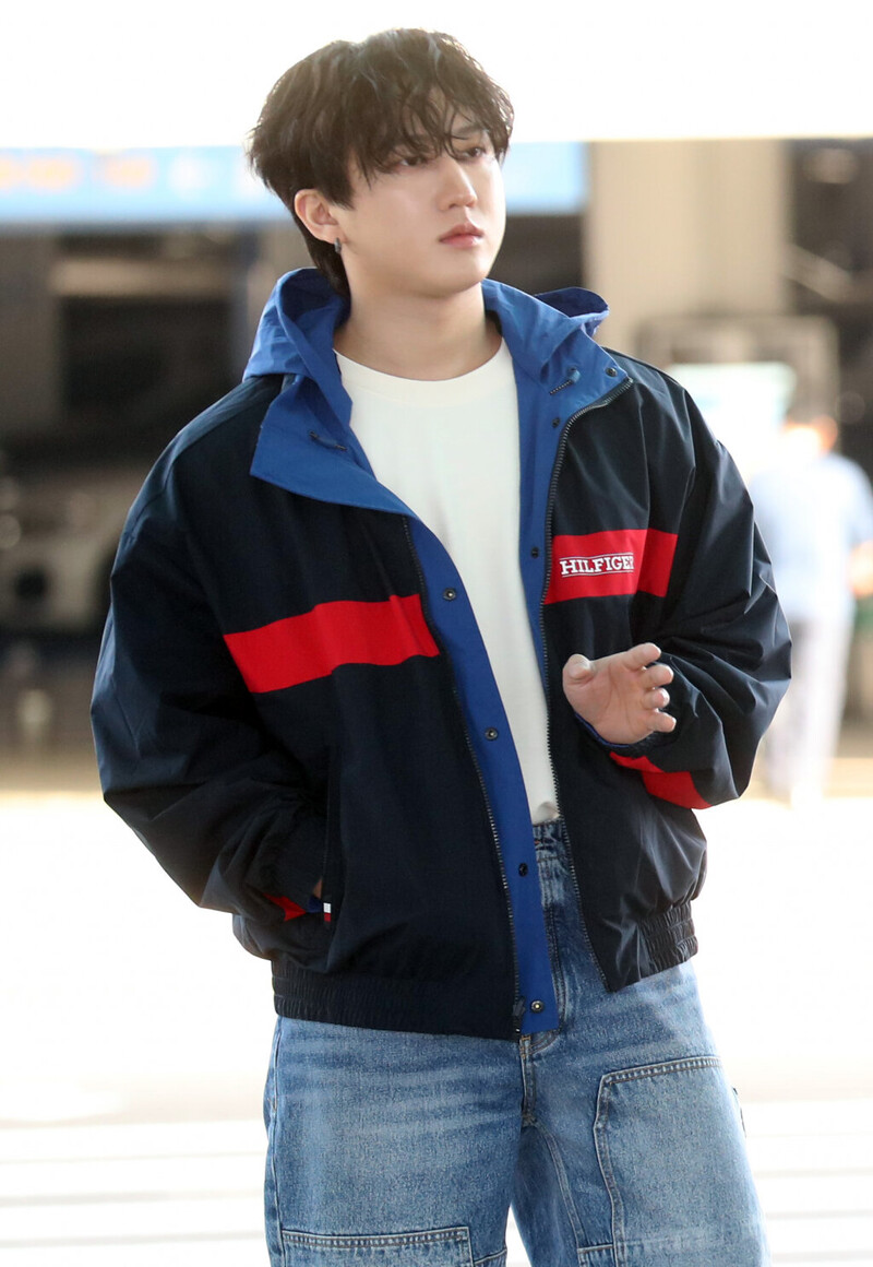 240503 StrayKids Changbin at Incheon International Airport documents 2