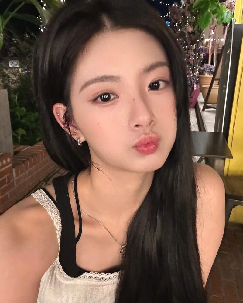 240518 EVERGLOW Yiren Instagram Update documents 1