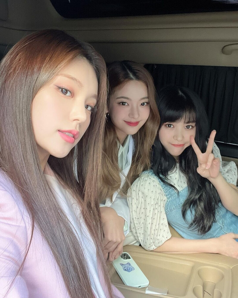 220520 ITZY Instagram Update - Yeji, Lia, and Ryujin documents 2