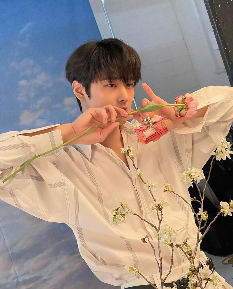 220604 THE BOYZ Instagram Update - Juyeon documents 2