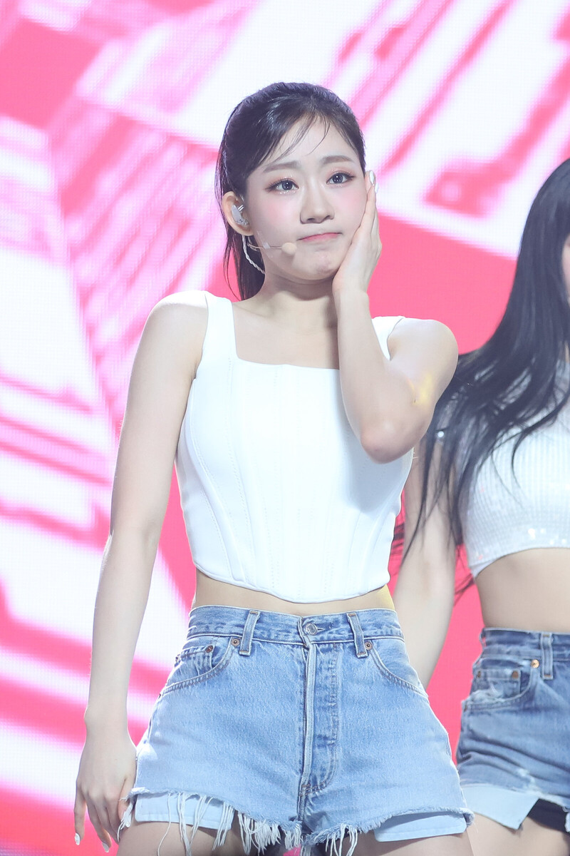 230726 KISS OF LIFE Julie - 'Shhh' at Show Champion documents 8