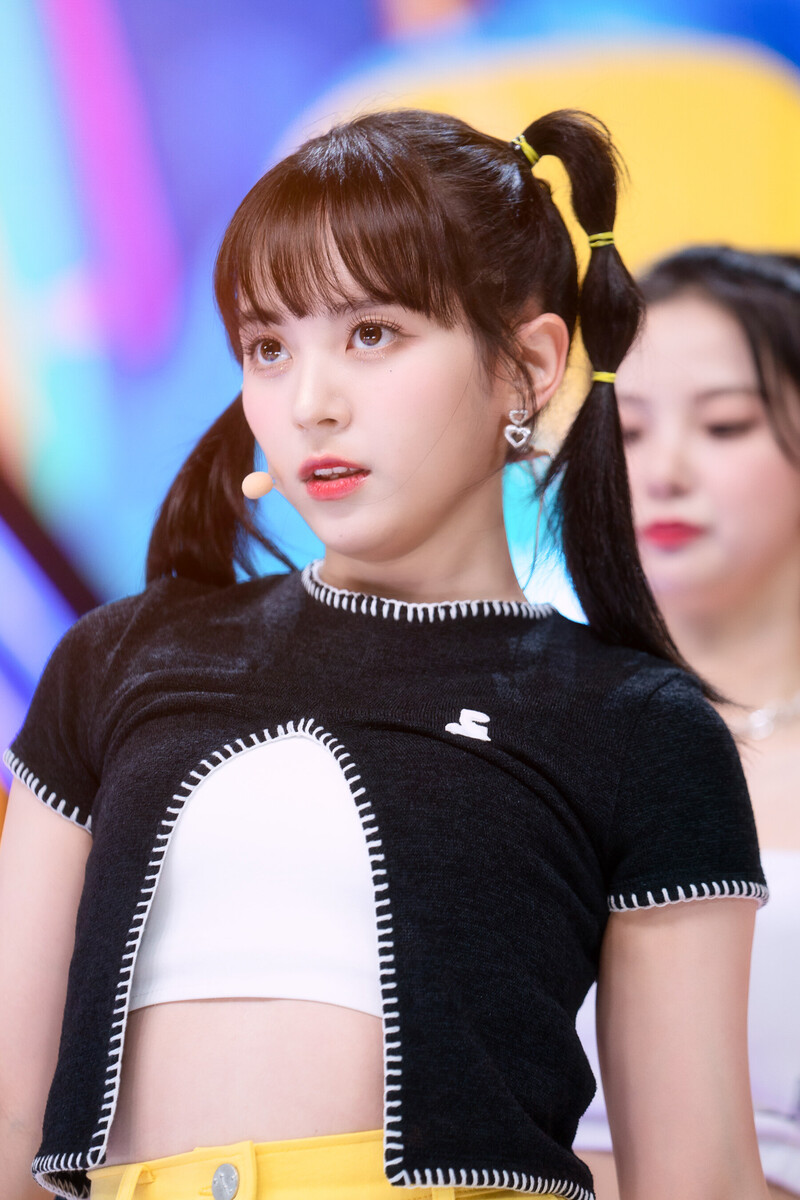 220703 Kep1er Mashiro 'Up!' at Inkigayo documents 2