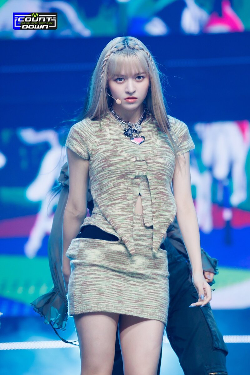 220929 NMIXX Lily - 'DICE' at M COUNTDOWN documents 2