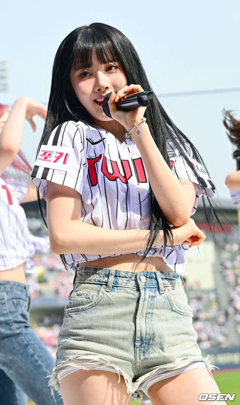 240504 STAYC Sieun - 2024 Shinhan Bank SOL KBO League in Jamsil Stadium documents 1