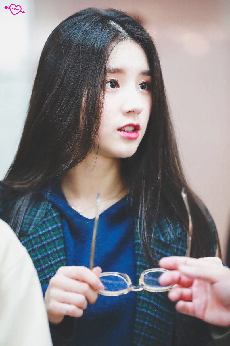 Jeon_HeeJin_com ELHVgxTVAAEIW7h  20191206.jpg