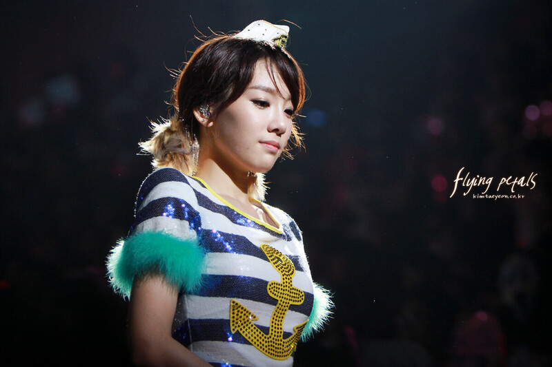 110909-10 Girls' Generation Taeyeon at Girls' Generation 2011 Tour in Taiwan documents 19