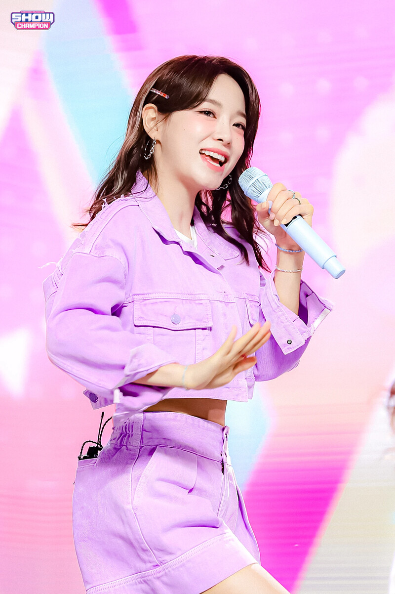 210407 Kim Sejeong 'Warning' at Show Champion documents 5