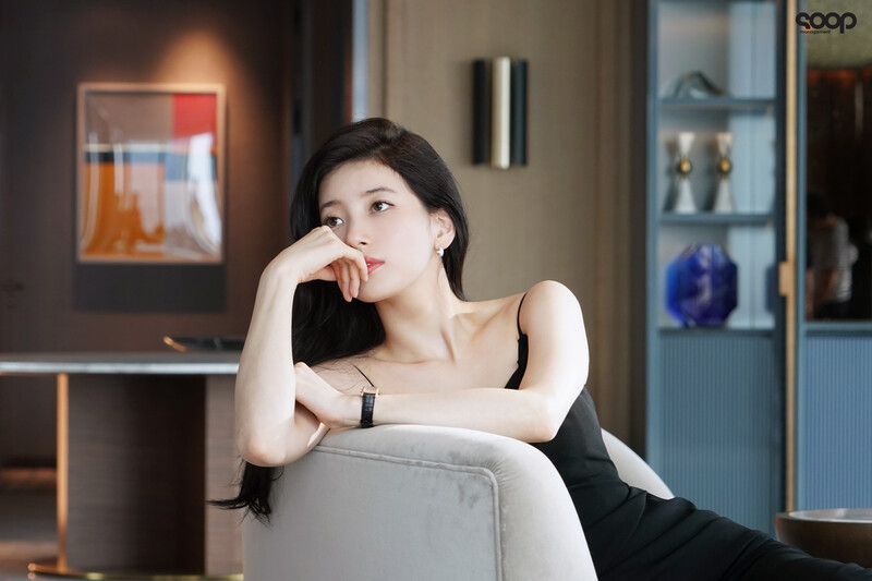 220812 SOOP Naver Post - Bae Suzy - Longines Photoshoot Behind documents 5